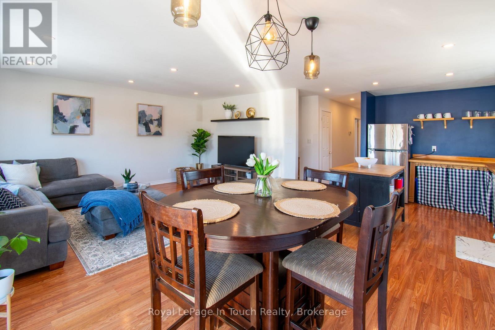 












108 ROBERT STREET W

,
Penetanguishene,




Ontario
L9M1P1

