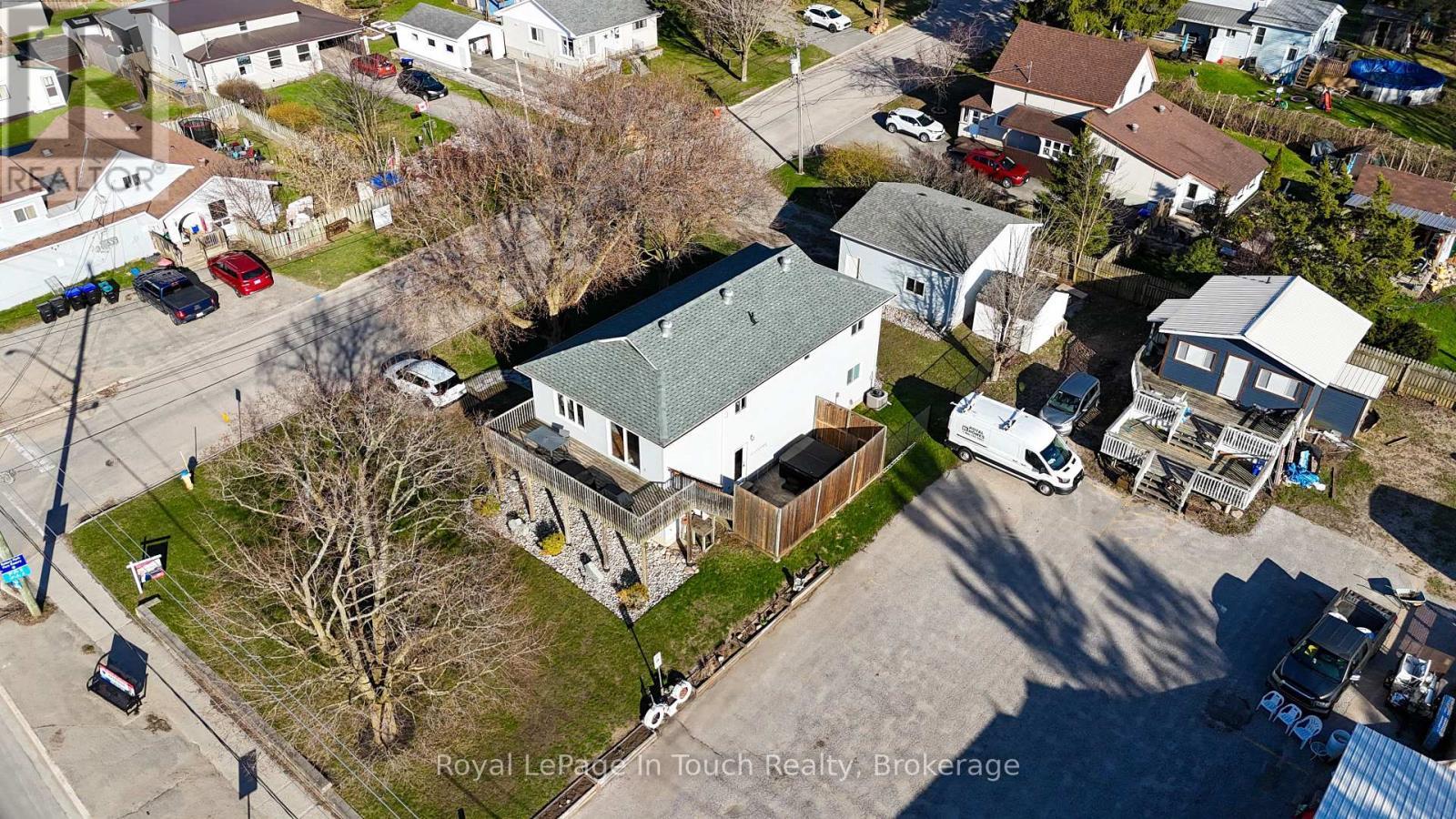 












108 ROBERT STREET W

,
Penetanguishene,




Ontario
L9M1P1

