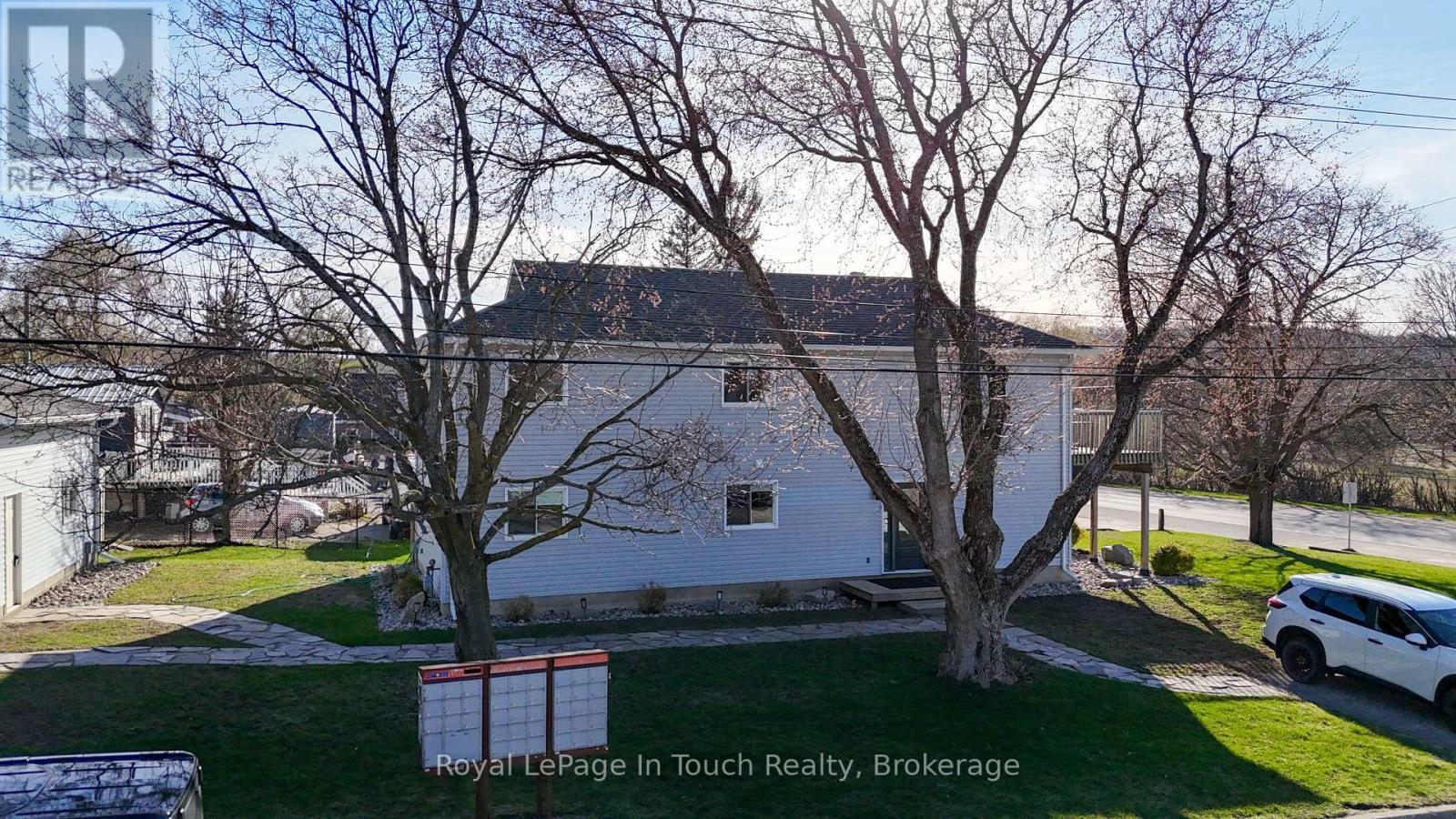 












108 ROBERT STREET W

,
Penetanguishene,




Ontario
L9M1P1

