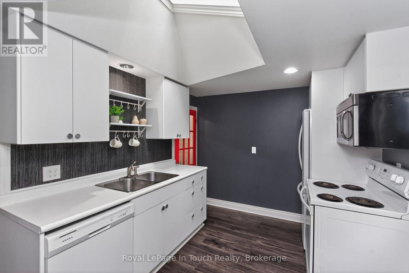 












330 THIRD STREET

,
Midland,




Ontario
L4R3S7

