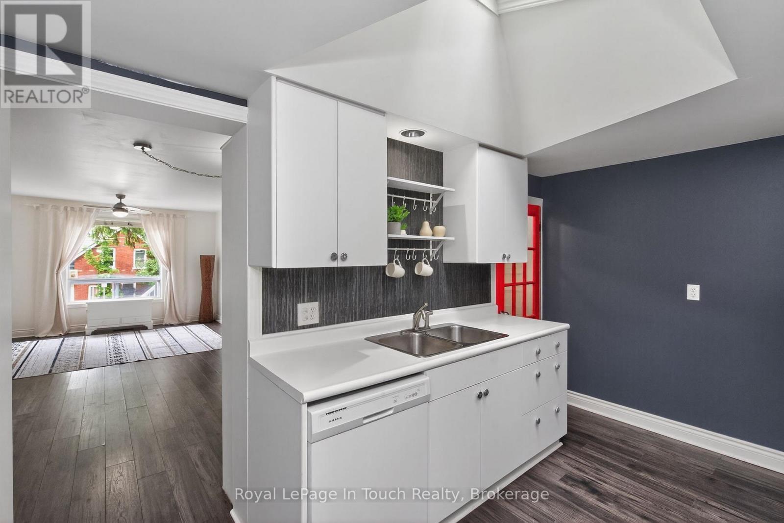 












330 THIRD STREET

,
Midland,




Ontario
L4R3S7

