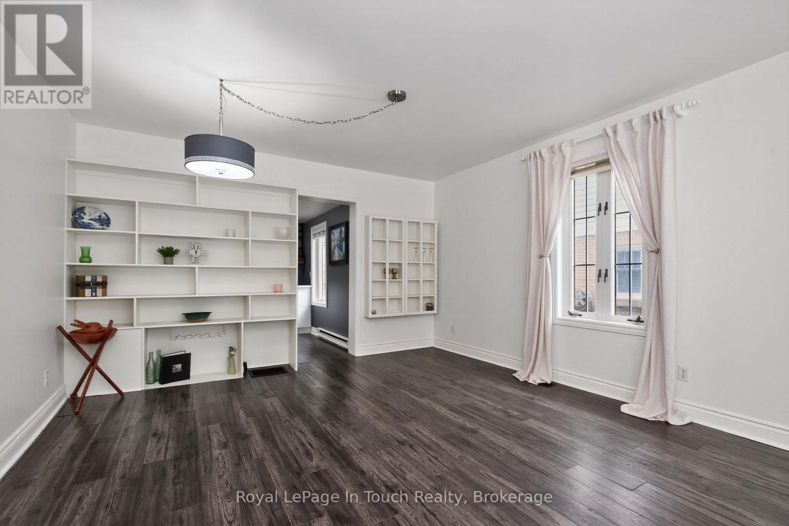 












330 THIRD STREET

,
Midland,




Ontario
L4R3S7

