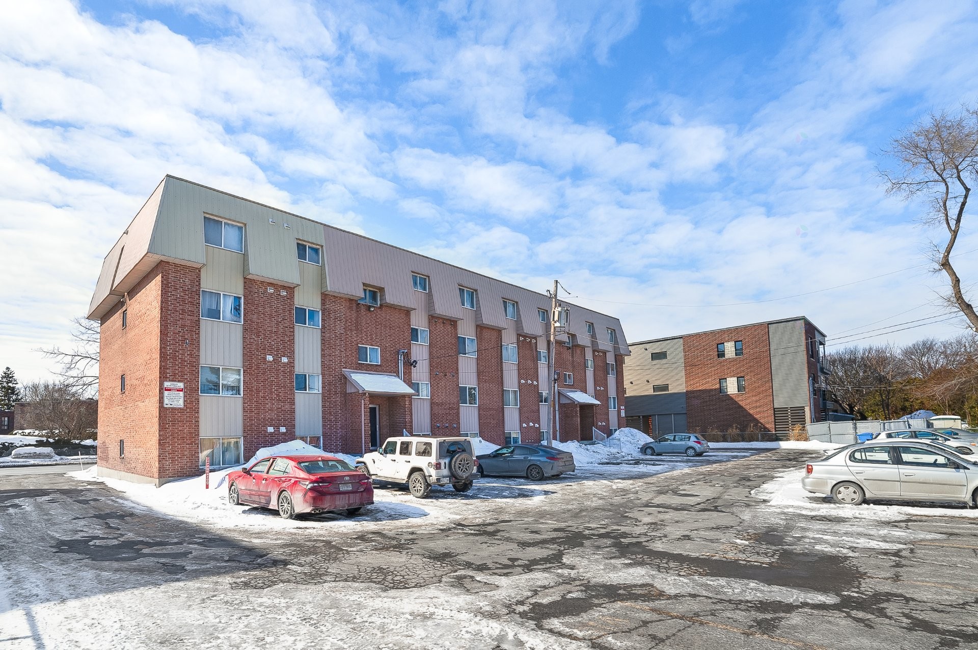 









1884


Av. Victoria

, 7,
Longueuil (Greenfield Park),




QC
J4V1M5

