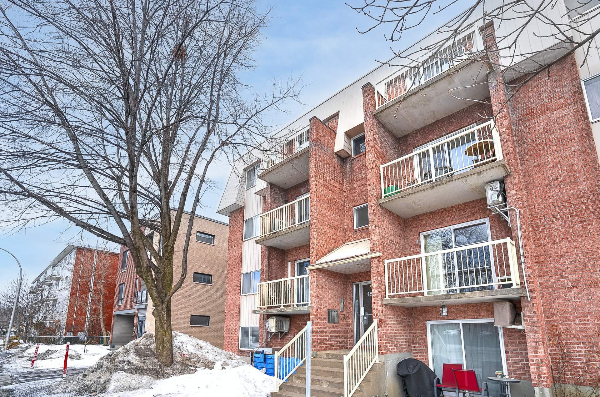 









1884


Av. Victoria

, 7,
Longueuil (Greenfield Park),




QC
J4V1M5

