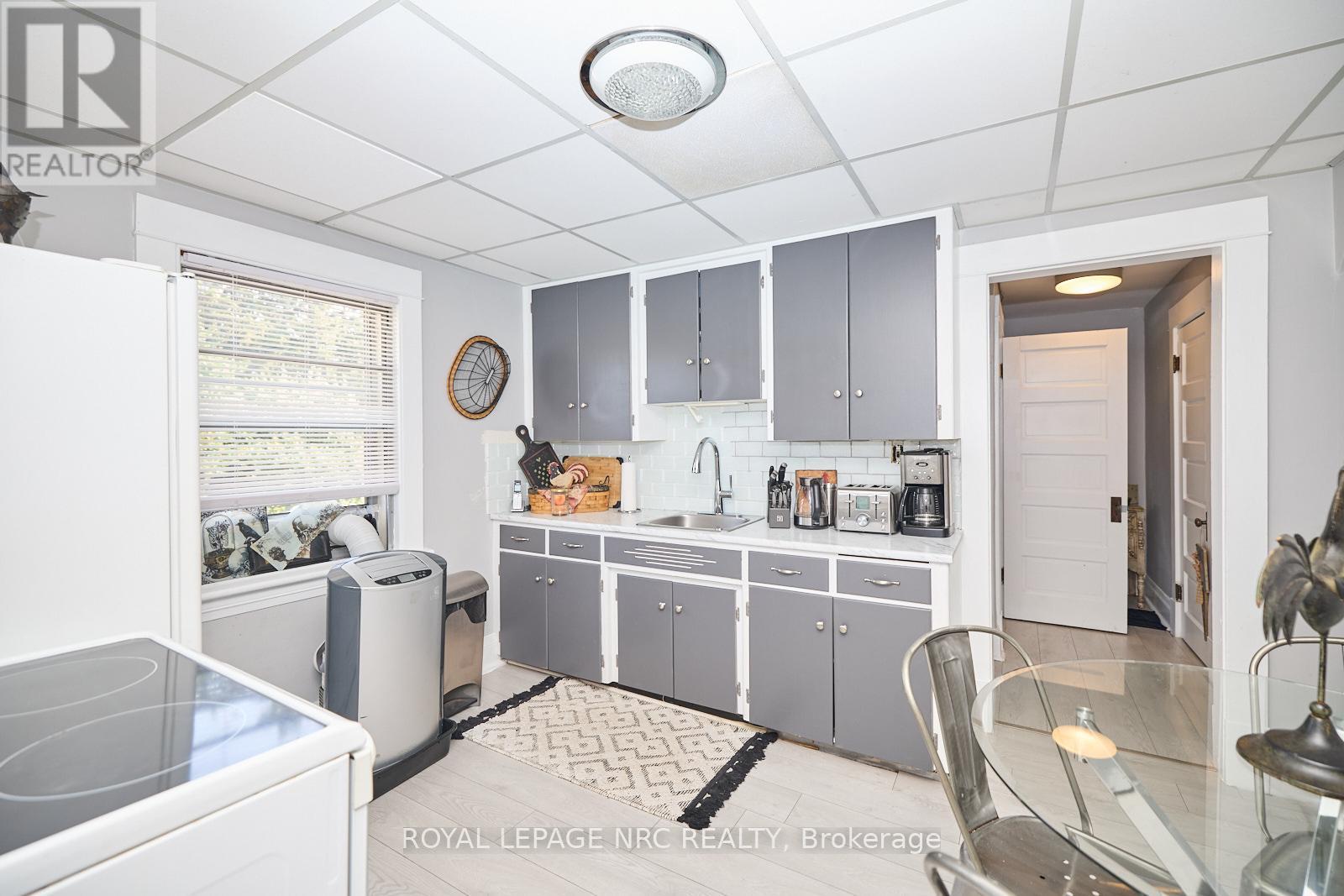 












3758 MAIN STREET

,
Niagara Falls (Chippawa),




Ontario
L2G6B2

