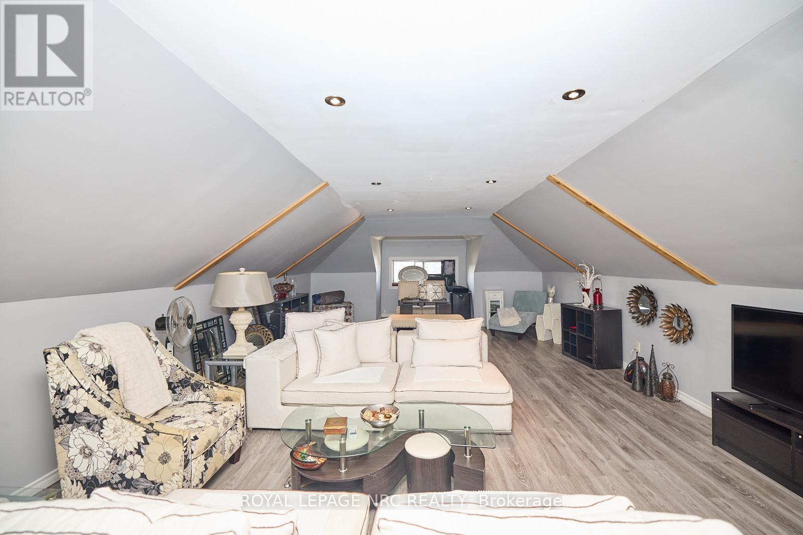 












3758 MAIN STREET

,
Niagara Falls (Chippawa),




Ontario
L2G6B2

