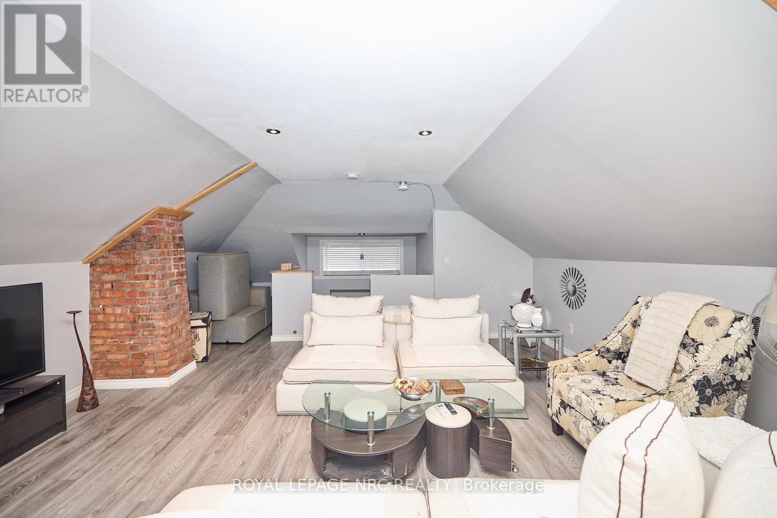 












3758 MAIN STREET

,
Niagara Falls (Chippawa),




Ontario
L2G6B2

