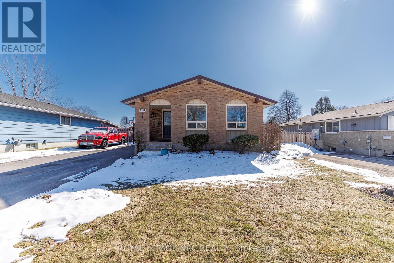 












7354 NORTH DORSET PLACE

,
Niagara Falls (Casey),




Ontario
L2J3T4

