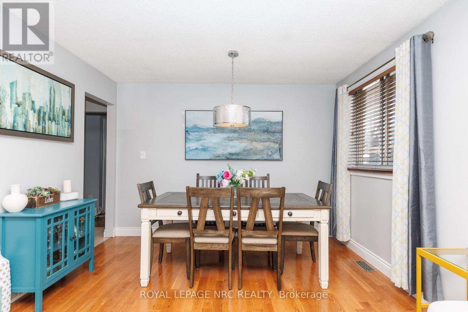 












7354 NORTH DORSET PLACE

,
Niagara Falls (Casey),




Ontario
L2J3T4

