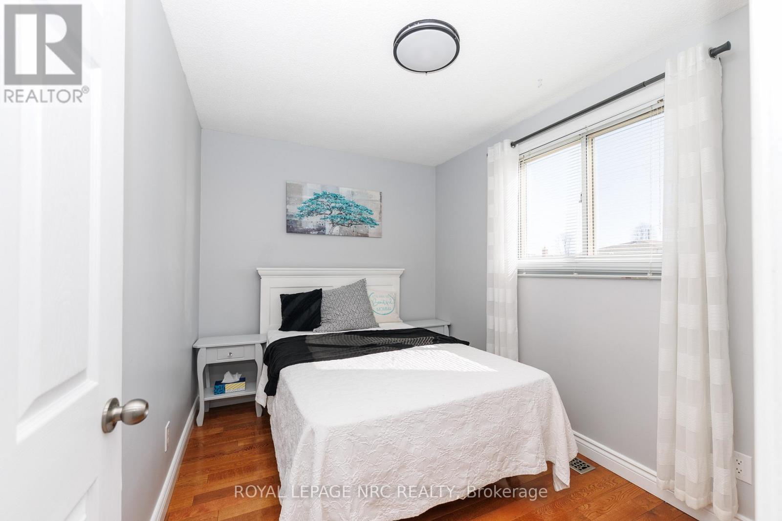 












7354 NORTH DORSET PLACE

,
Niagara Falls (Casey),




Ontario
L2J3T4

