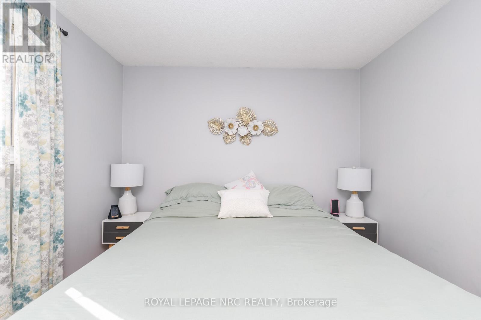 












7354 NORTH DORSET PLACE

,
Niagara Falls (Casey),




Ontario
L2J3T4

