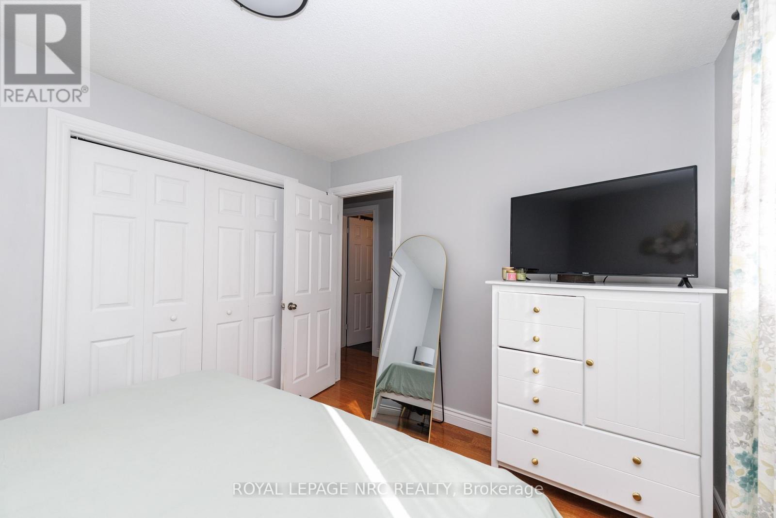 












7354 NORTH DORSET PLACE

,
Niagara Falls (Casey),




Ontario
L2J3T4

