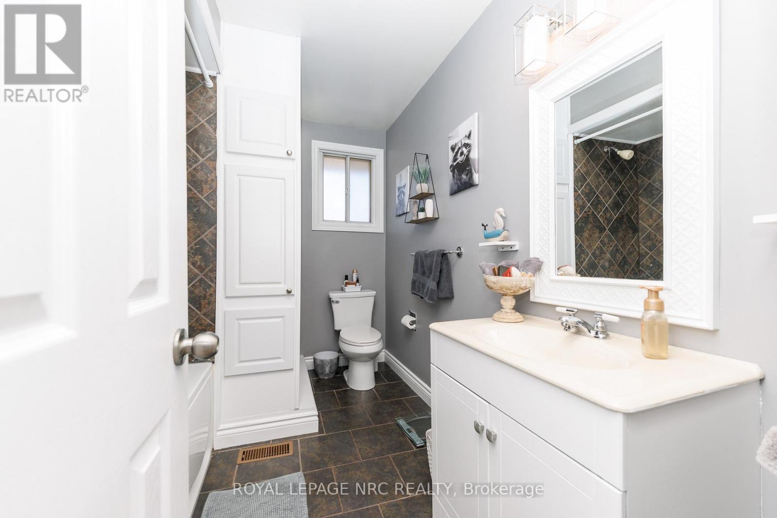 












7354 NORTH DORSET PLACE

,
Niagara Falls (Casey),




Ontario
L2J3T4

