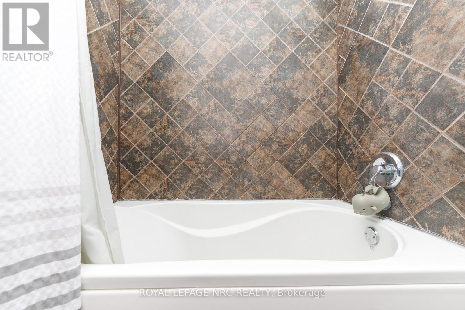 












7354 NORTH DORSET PLACE

,
Niagara Falls (Casey),




Ontario
L2J3T4

