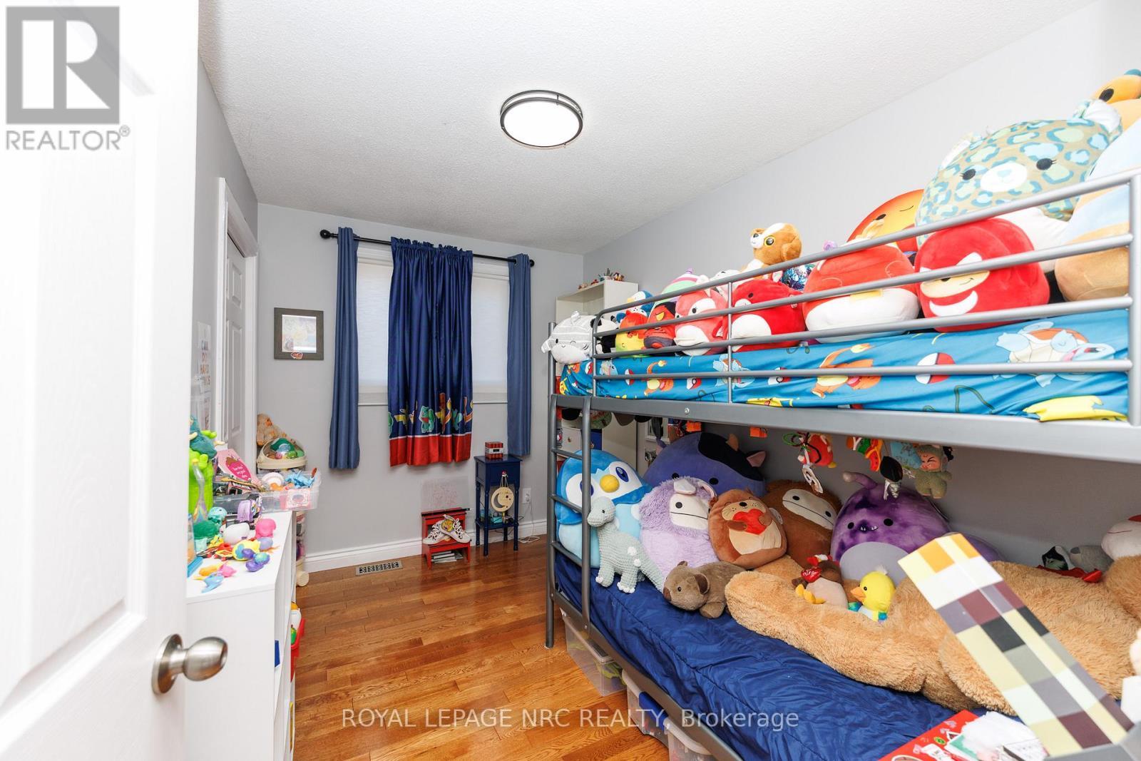 












7354 NORTH DORSET PLACE

,
Niagara Falls (Casey),




Ontario
L2J3T4

