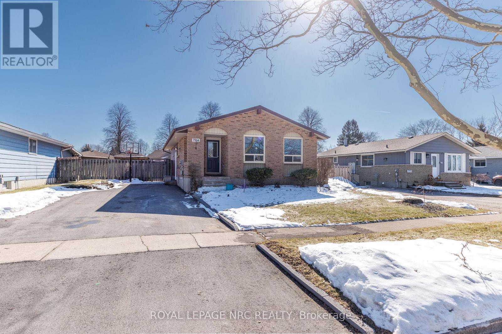 












7354 NORTH DORSET PLACE

,
Niagara Falls (Casey),




Ontario
L2J3T4

