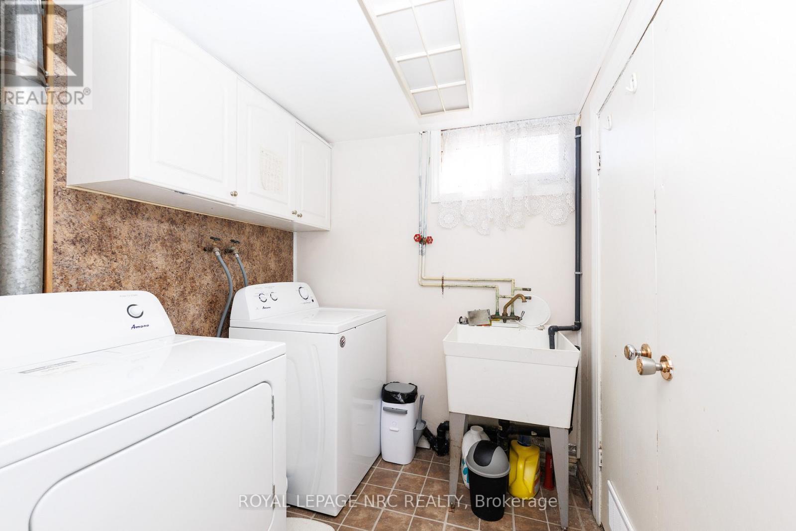 












7354 NORTH DORSET PLACE

,
Niagara Falls (Casey),




Ontario
L2J3T4

