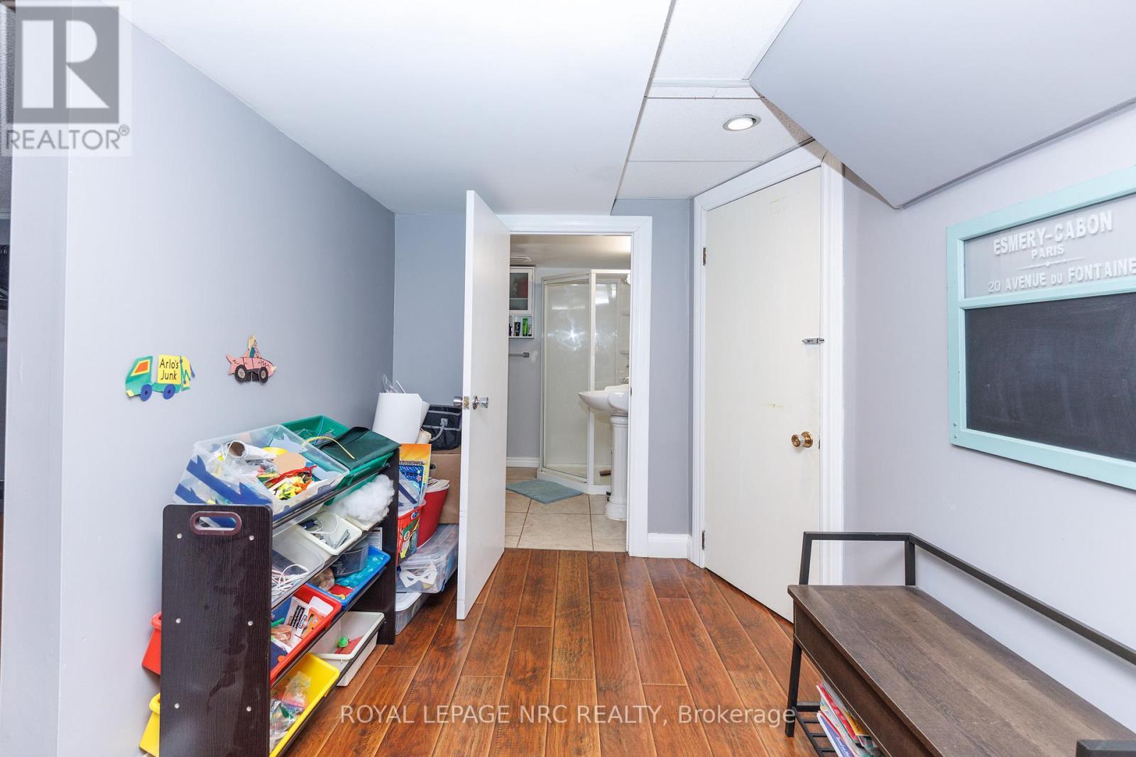 












7354 NORTH DORSET PLACE

,
Niagara Falls (Casey),




Ontario
L2J3T4

