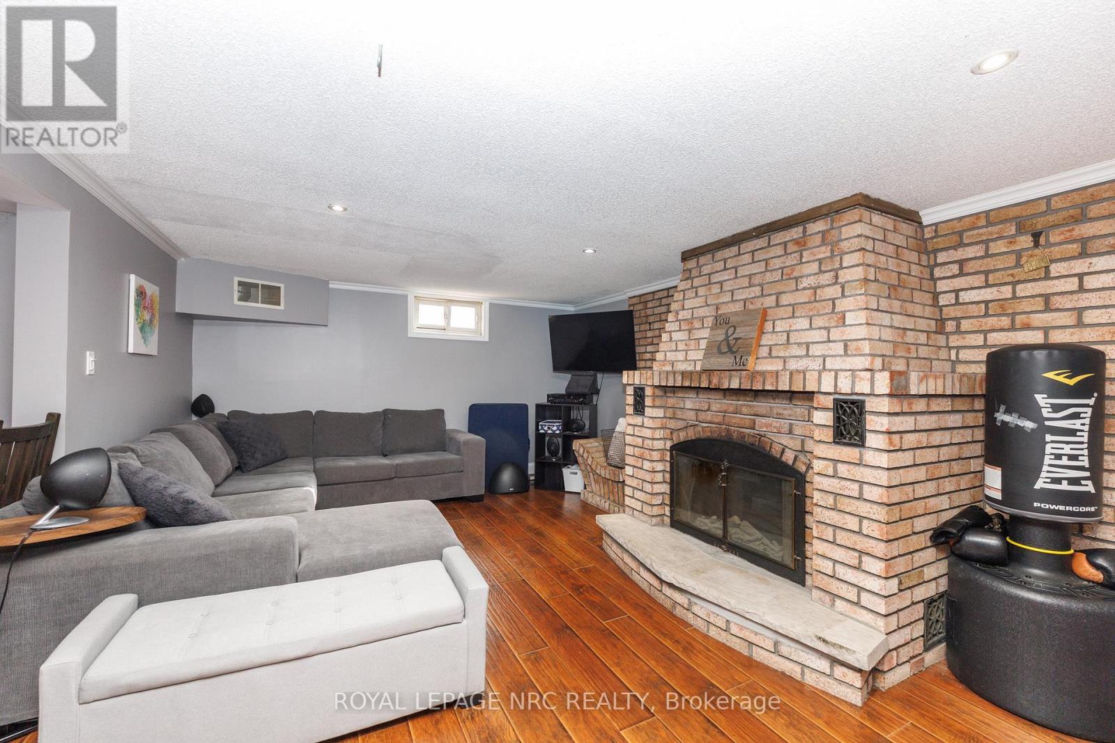 












7354 NORTH DORSET PLACE

,
Niagara Falls (Casey),




Ontario
L2J3T4


