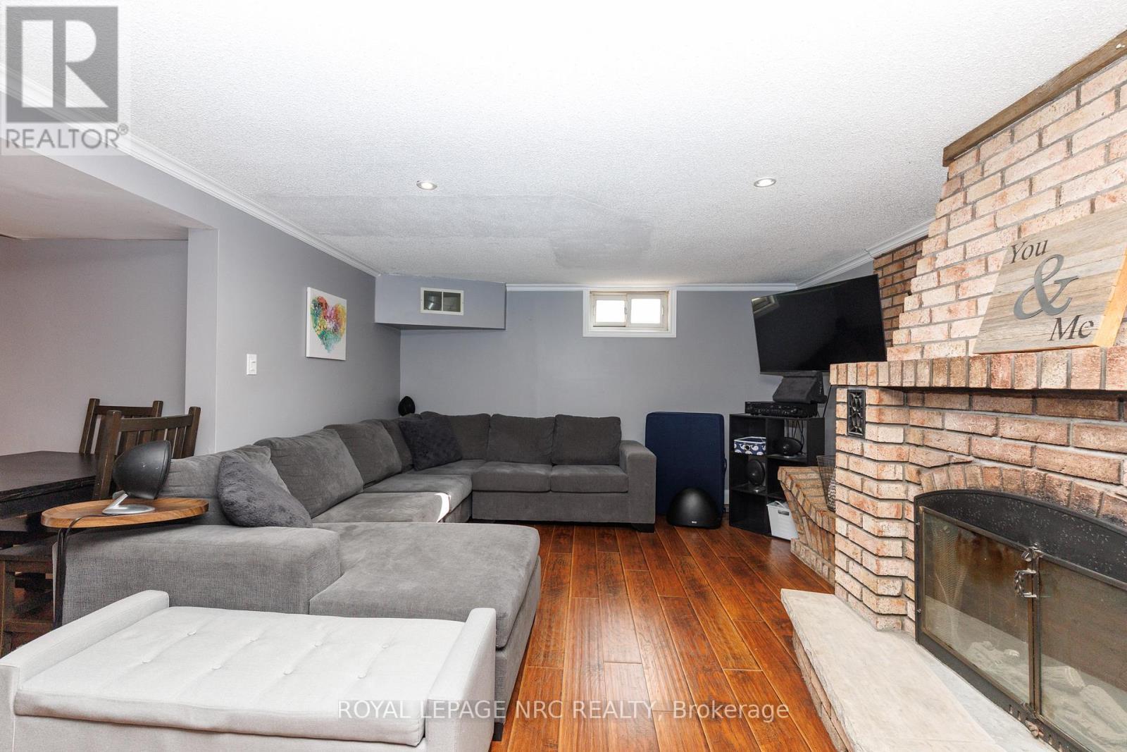 












7354 NORTH DORSET PLACE

,
Niagara Falls (Casey),




Ontario
L2J3T4

