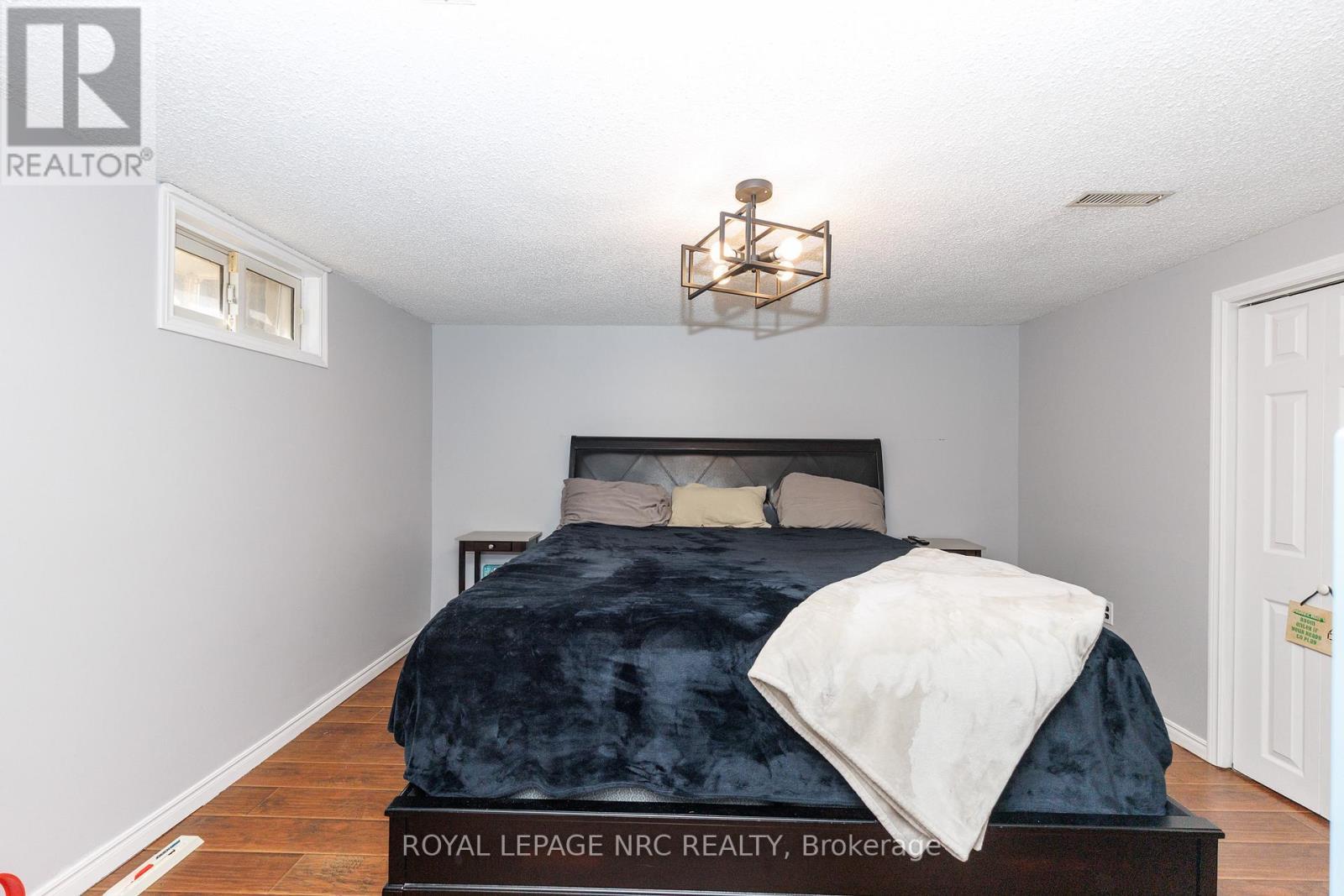 












7354 NORTH DORSET PLACE

,
Niagara Falls (Casey),




Ontario
L2J3T4

