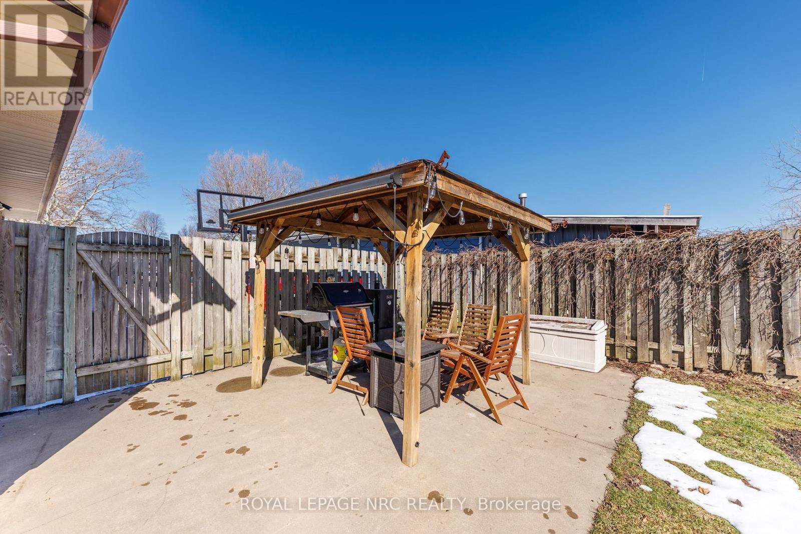 












7354 NORTH DORSET PLACE

,
Niagara Falls (Casey),




Ontario
L2J3T4

