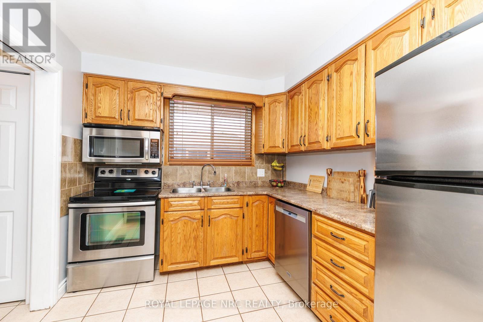 












7354 NORTH DORSET PLACE

,
Niagara Falls (Casey),




Ontario
L2J3T4

