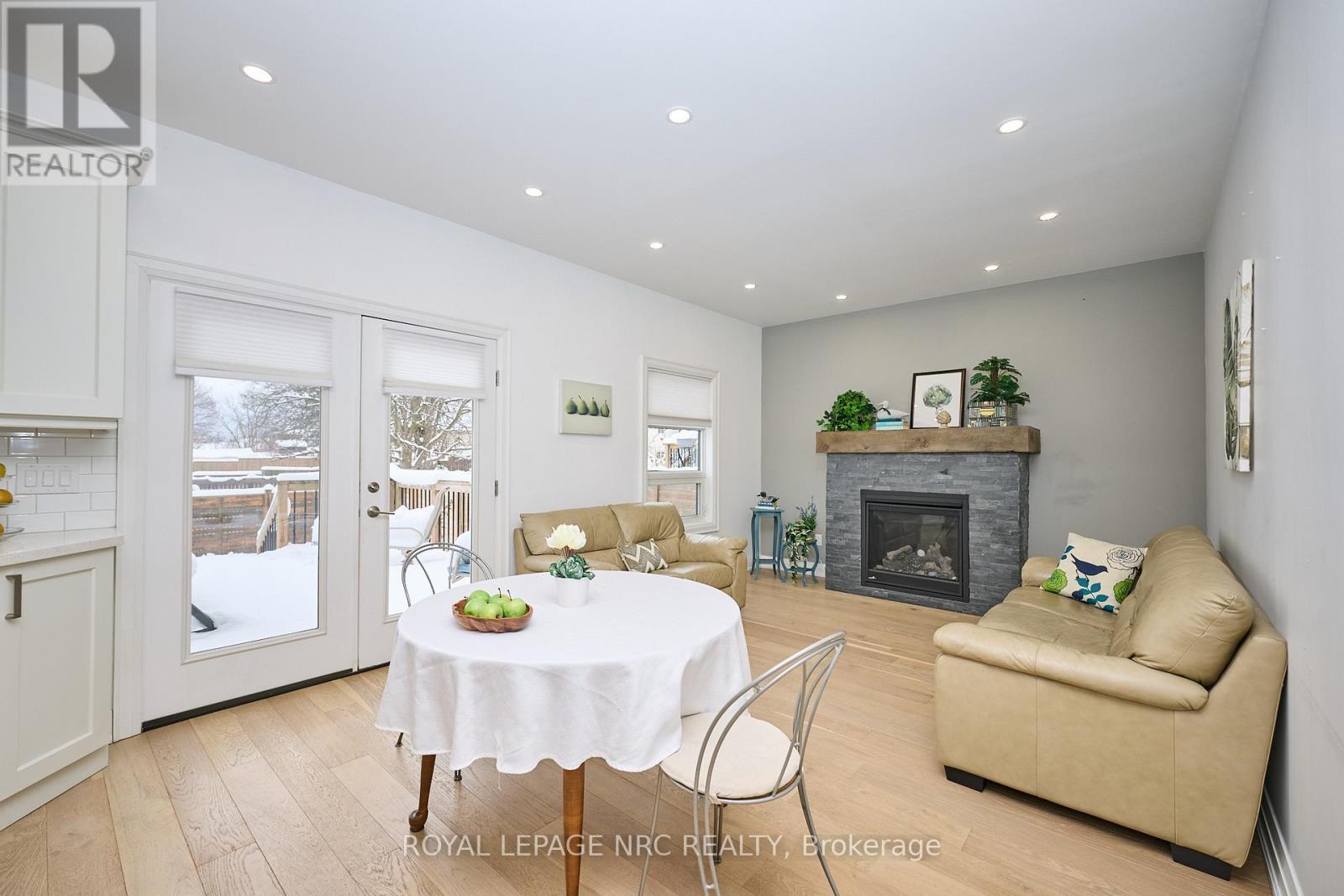 












10 LEESON STREET

,
St. Catharines (Burleigh Hill),




Ontario
L2T2R1

