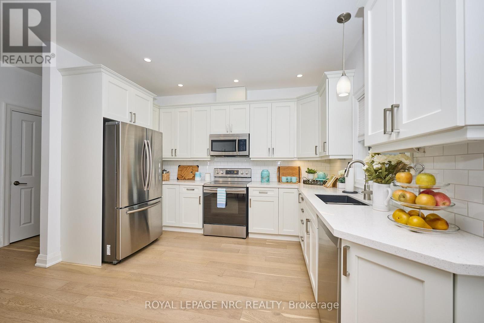 












10 LEESON STREET

,
St. Catharines (Burleigh Hill),




Ontario
L2T2R1

