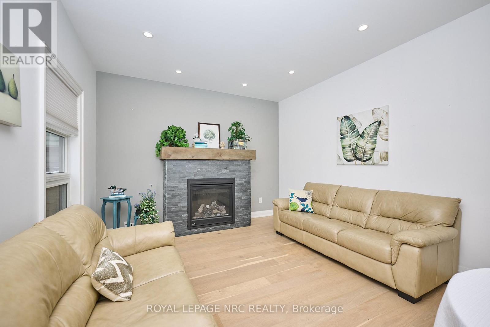 












10 LEESON STREET

,
St. Catharines (Burleigh Hill),




Ontario
L2T2R1

