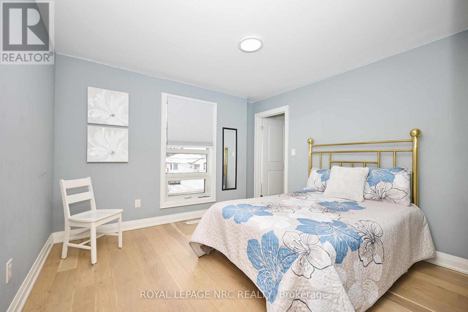 












10 LEESON STREET

,
St. Catharines (Burleigh Hill),




Ontario
L2T2R1

