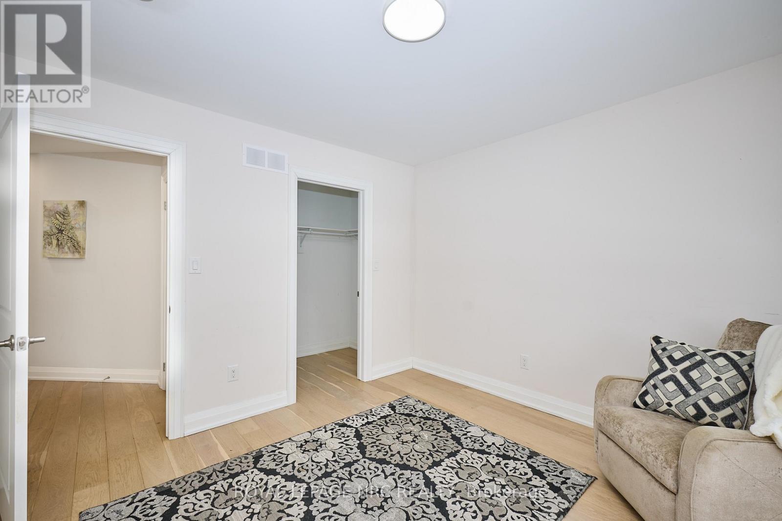 












10 LEESON STREET

,
St. Catharines (Burleigh Hill),




Ontario
L2T2R1

