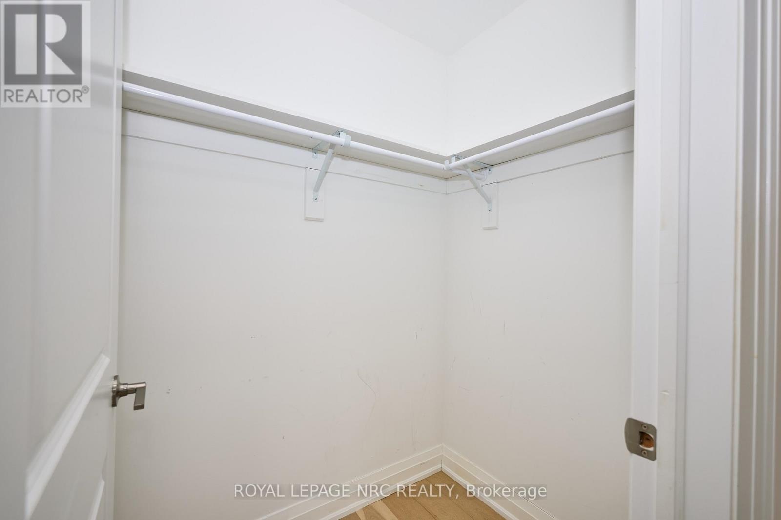 












10 LEESON STREET

,
St. Catharines (Burleigh Hill),




Ontario
L2T2R1

