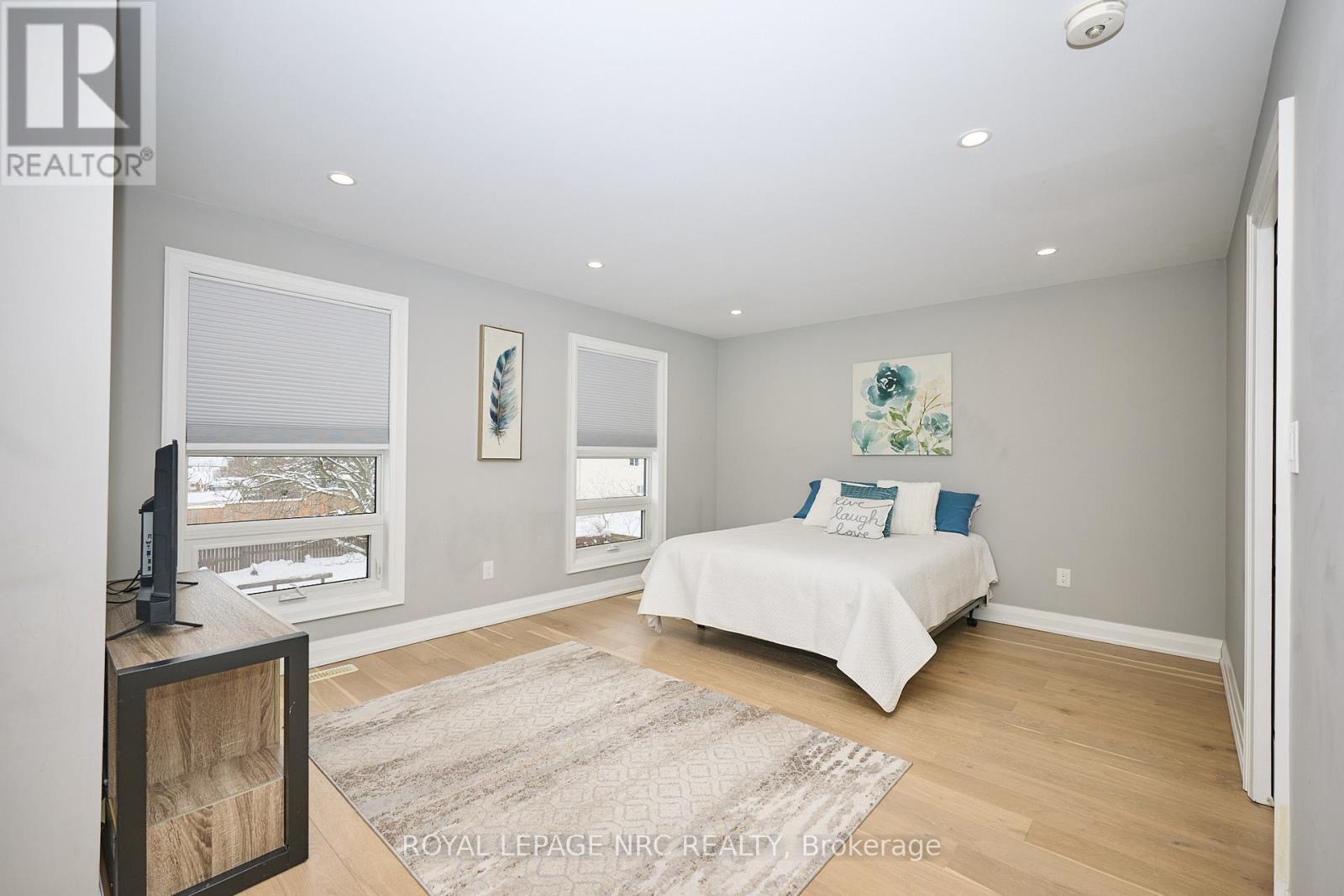 












10 LEESON STREET

,
St. Catharines (Burleigh Hill),




Ontario
L2T2R1

