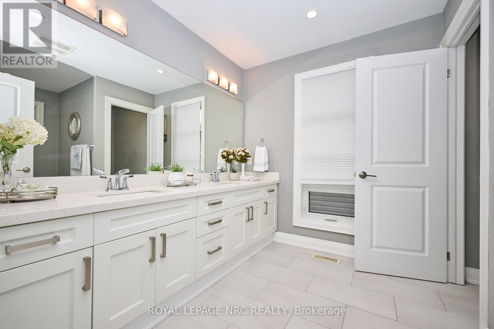 












10 LEESON STREET

,
St. Catharines (Burleigh Hill),




Ontario
L2T2R1

