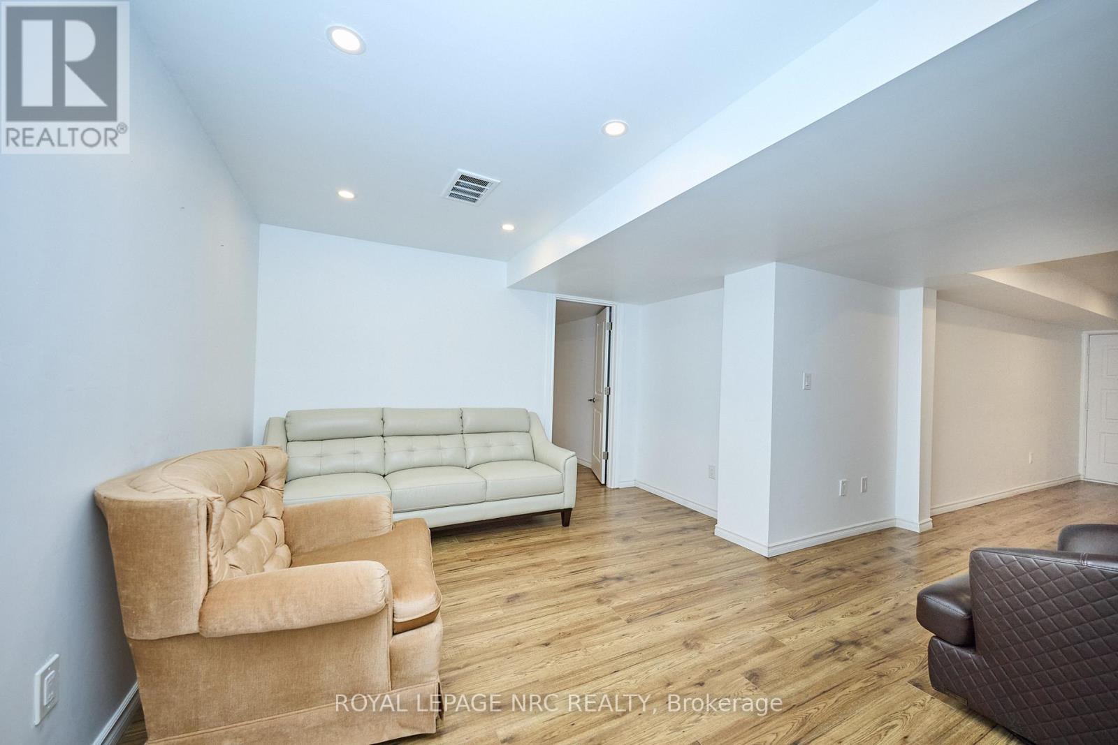 












10 LEESON STREET

,
St. Catharines (Burleigh Hill),




Ontario
L2T2R1

