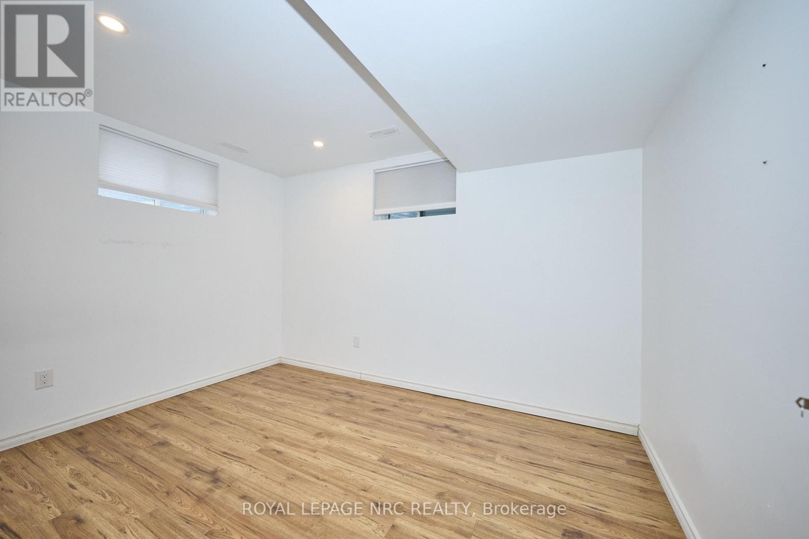 












10 LEESON STREET

,
St. Catharines (Burleigh Hill),




Ontario
L2T2R1

