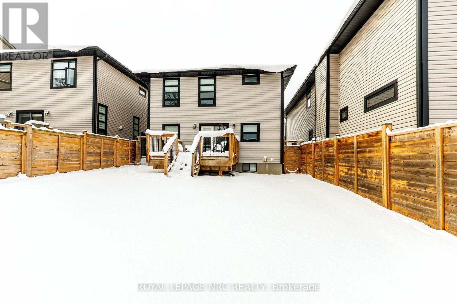 












10 LEESON STREET

,
St. Catharines (Burleigh Hill),




Ontario
L2T2R1

