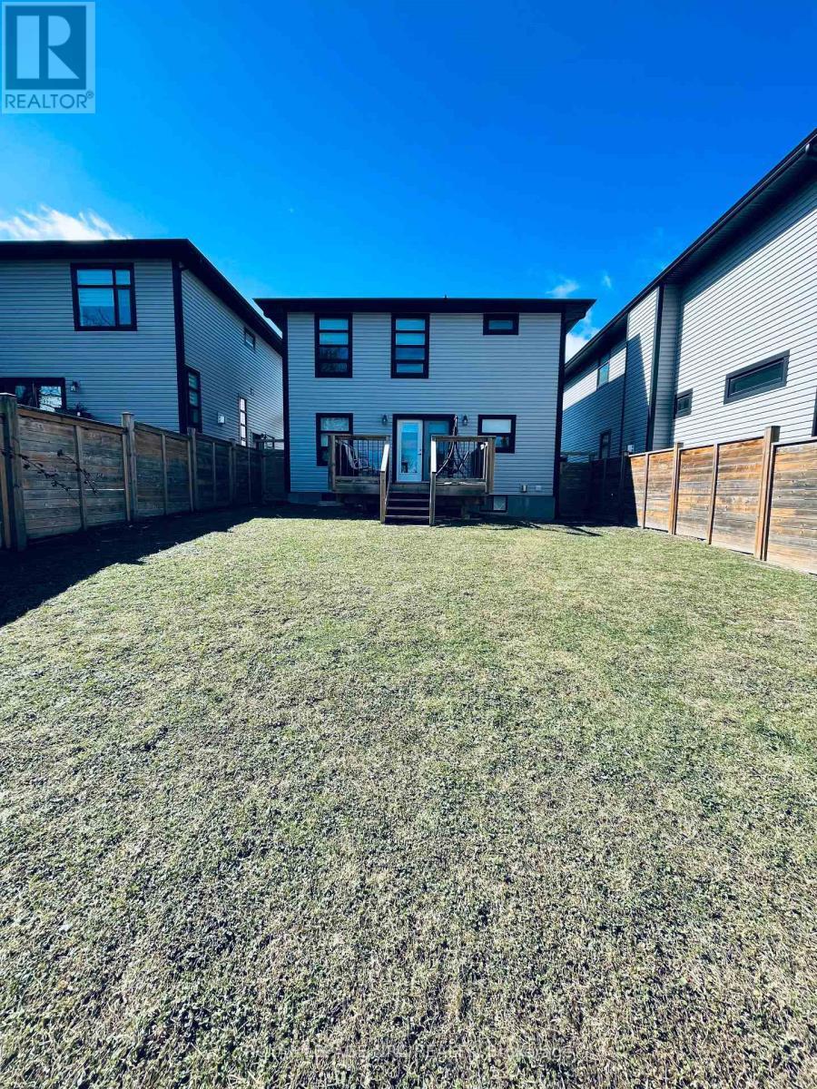 












10 LEESON STREET

,
St. Catharines (Burleigh Hill),




Ontario
L2T2R1

