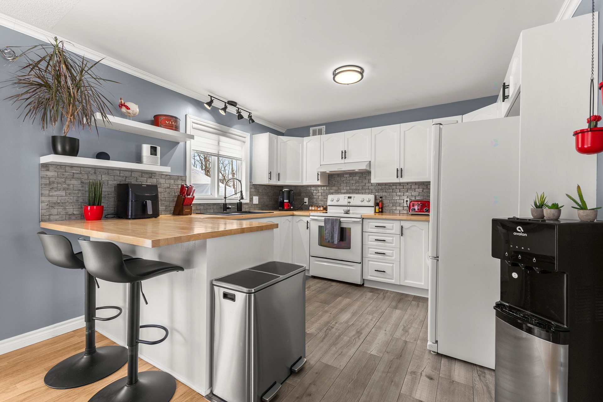 









395


Ch. des Outaouais

,
Pointe-Fortune,




QC
J0P1N0

