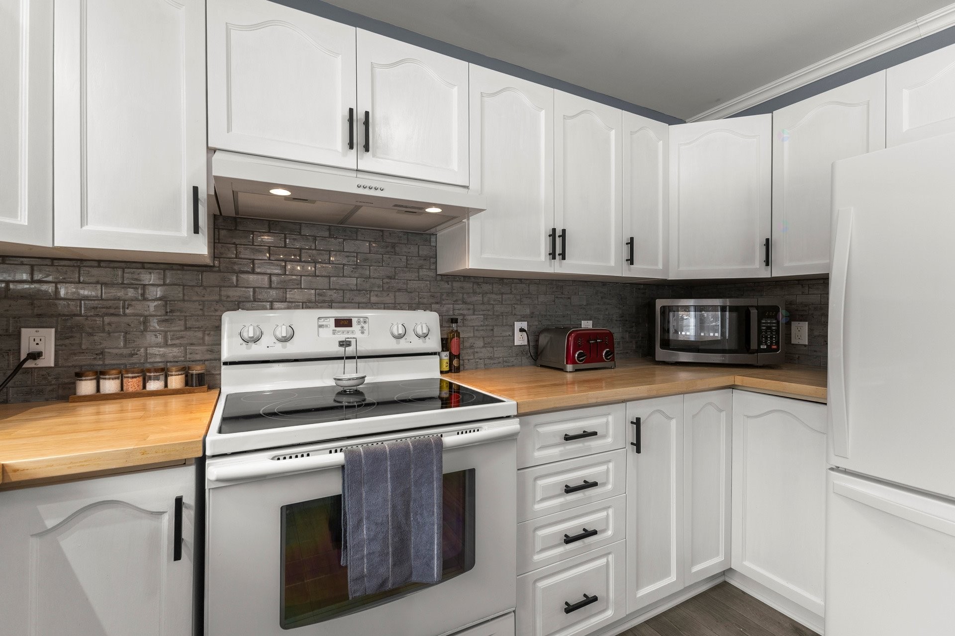 









395


Ch. des Outaouais

,
Pointe-Fortune,




QC
J0P1N0

