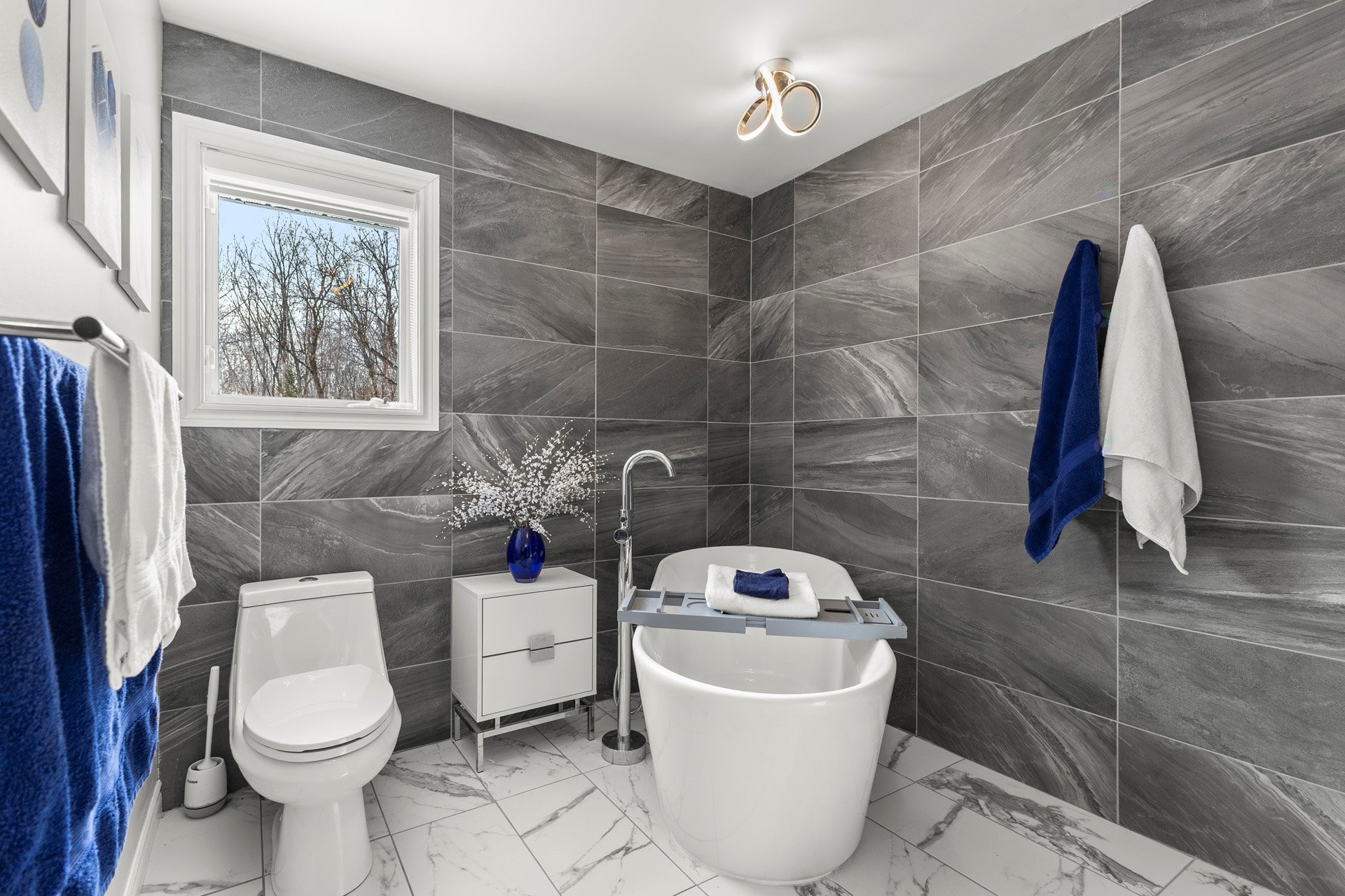 









395


Ch. des Outaouais

,
Pointe-Fortune,




QC
J0P1N0

