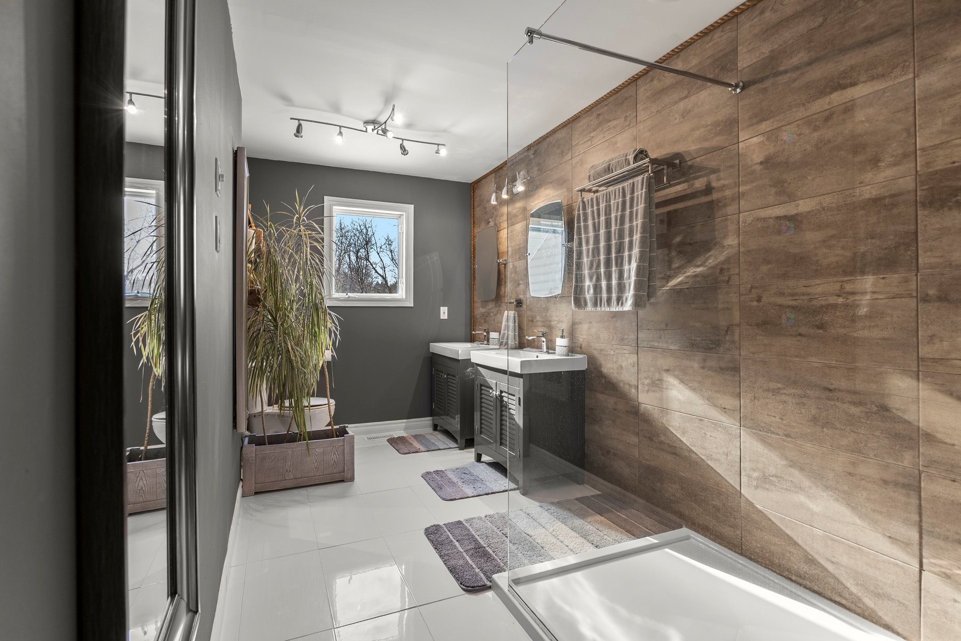 









395


Ch. des Outaouais

,
Pointe-Fortune,




QC
J0P1N0

