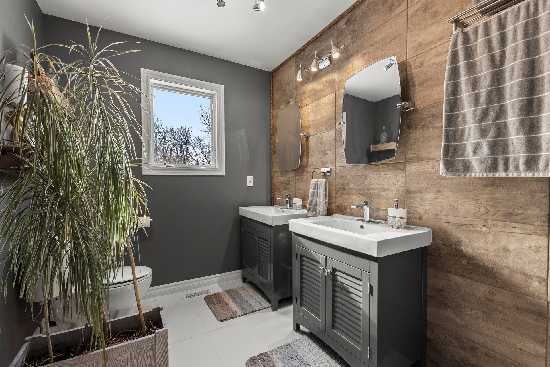 









395


Ch. des Outaouais

,
Pointe-Fortune,




QC
J0P1N0

