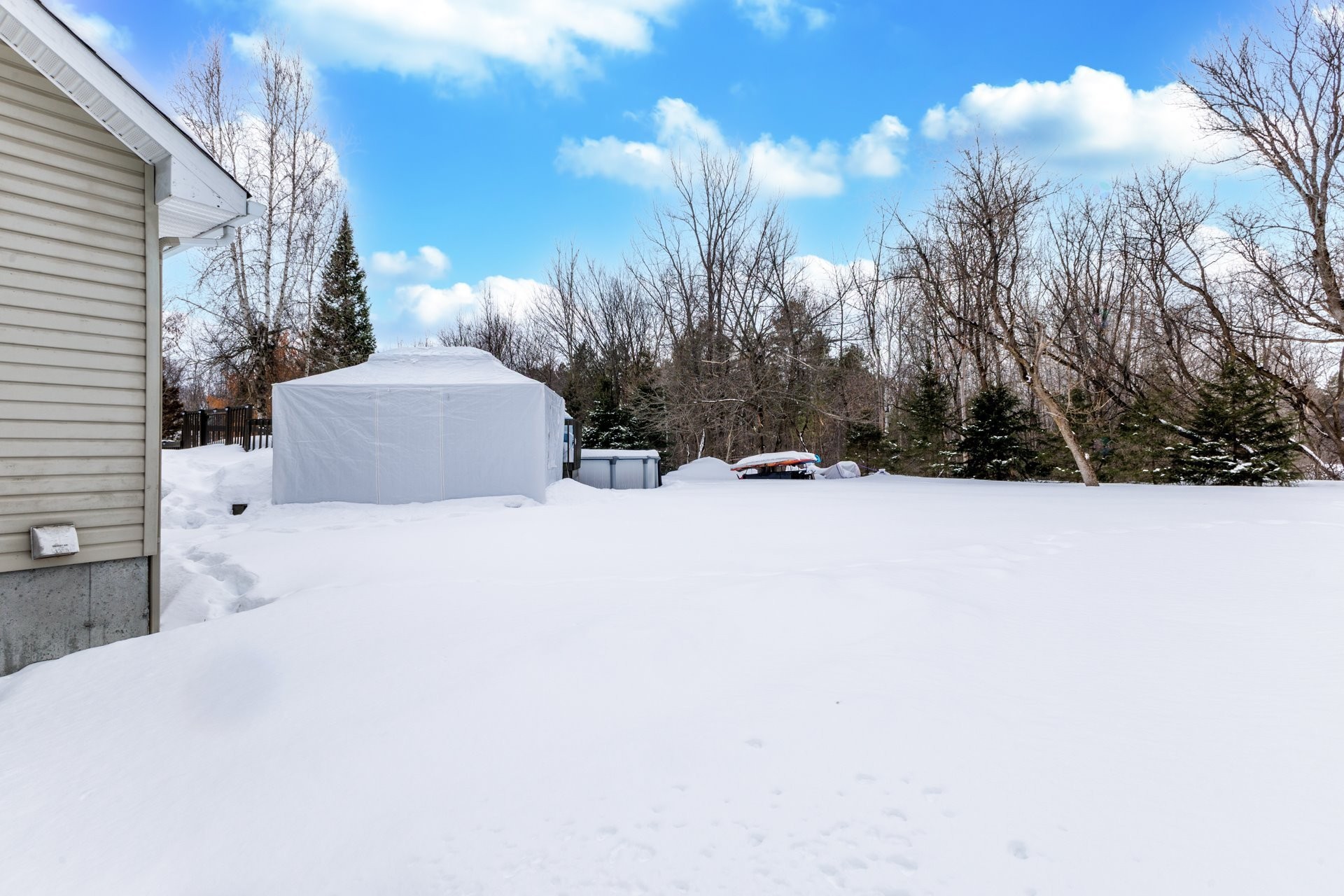 









395


Ch. des Outaouais

,
Pointe-Fortune,




QC
J0P1N0

