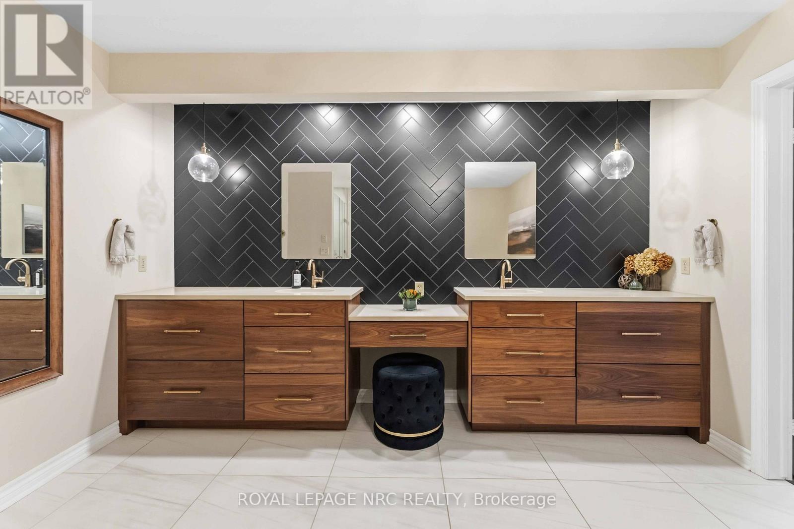 












3 PETRONELLA PARKWAY

,
Pelham (Fonthill),




Ontario
L0S1E0

