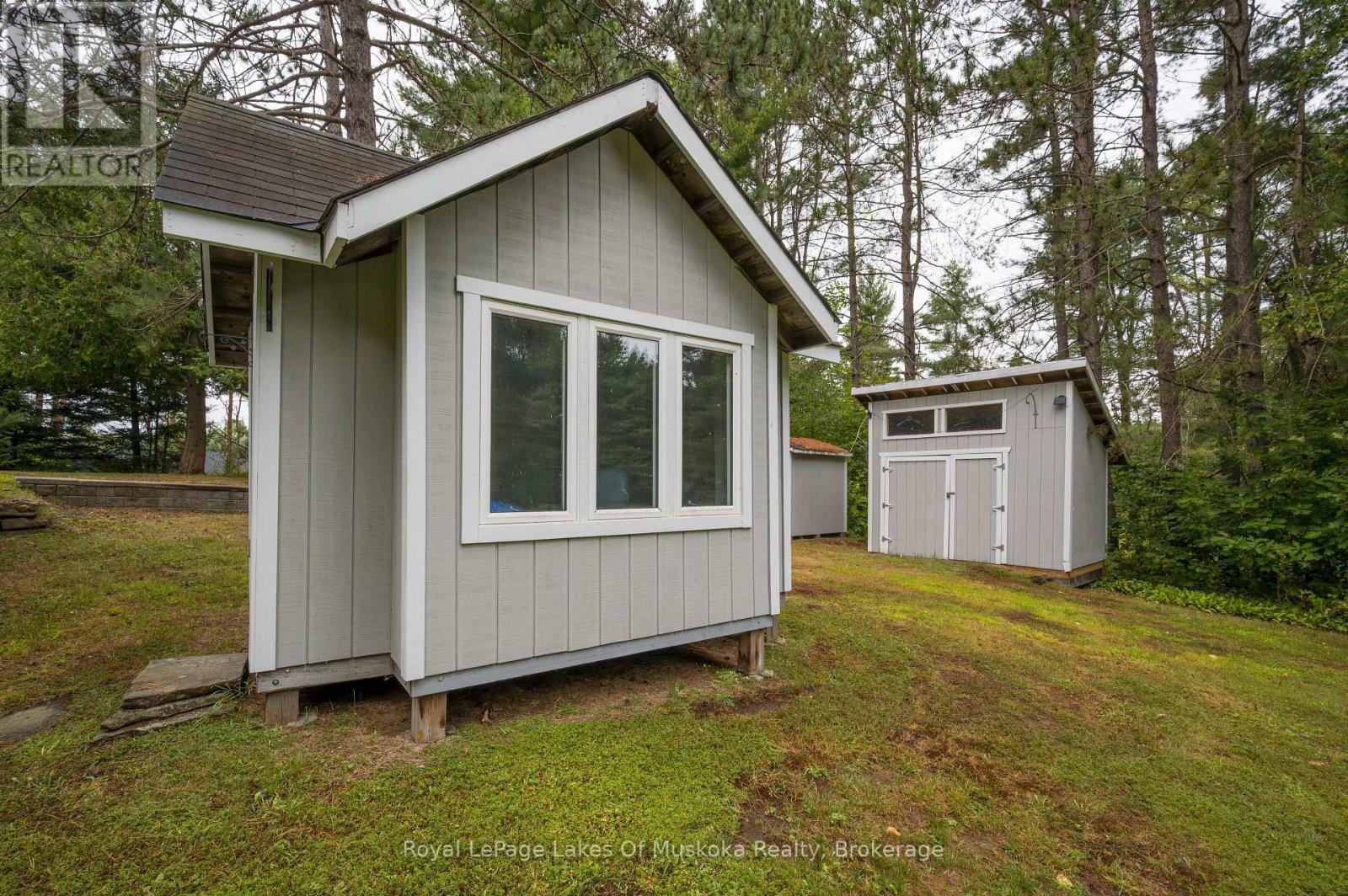 












574 RAVENSCLIFFE ROAD

,
Huntsville (Chaffey),




Ontario
P1H1N5

