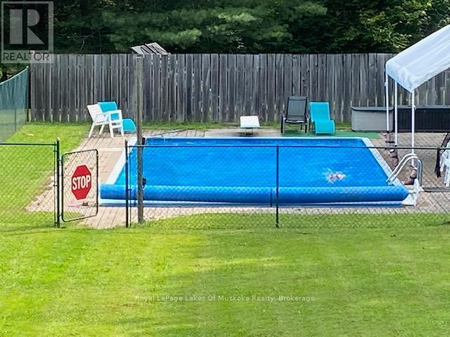 












574 RAVENSCLIFFE ROAD

,
Huntsville (Chaffey),




Ontario
P1H1N5

