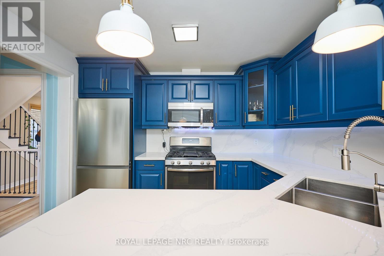 












6556 MARY DRIVE

,
Niagara Falls (Forestview),




Ontario
L2H0B5

