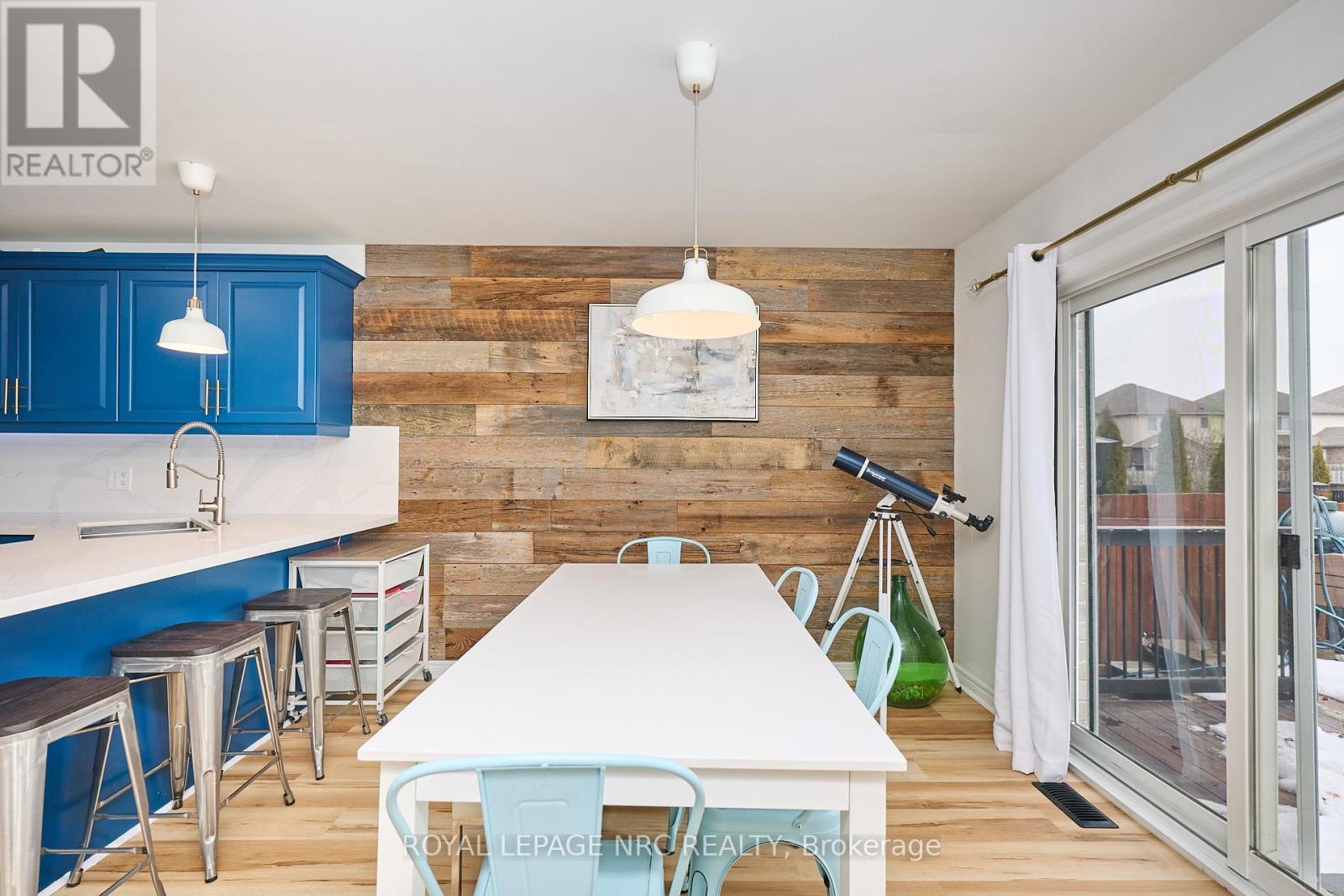 












6556 MARY DRIVE

,
Niagara Falls (Forestview),




Ontario
L2H0B5

